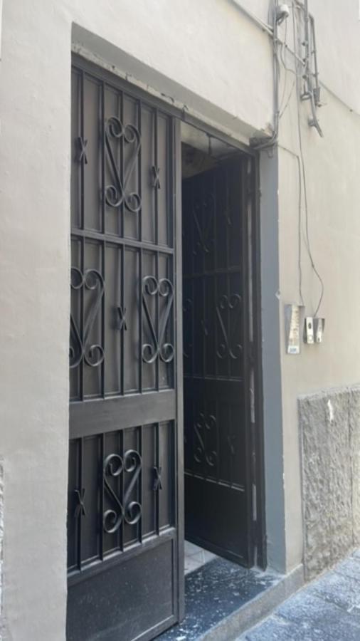 La Porta Accanto Napoli Bagian luar foto