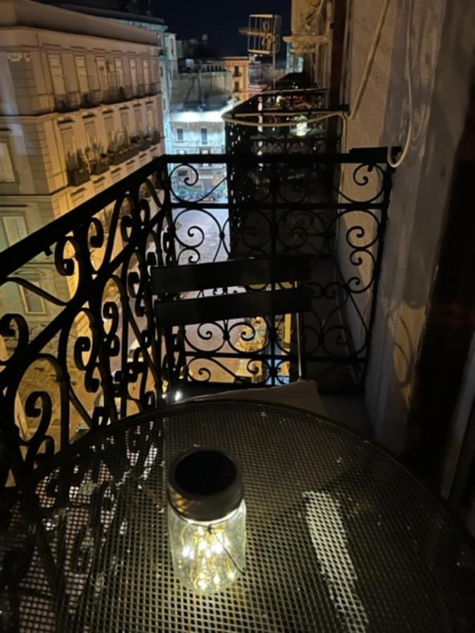 La Porta Accanto Napoli Bagian luar foto