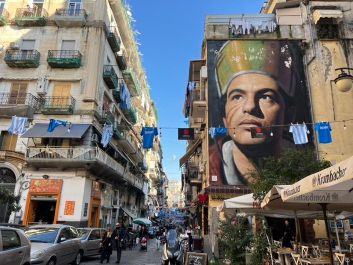 La Porta Accanto Napoli Bagian luar foto