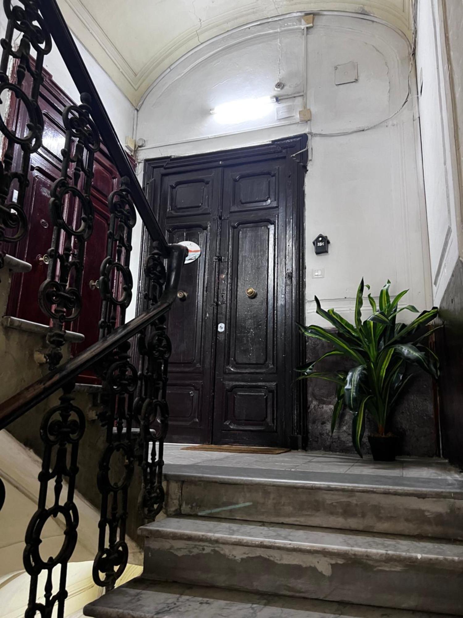 La Porta Accanto Napoli Bagian luar foto